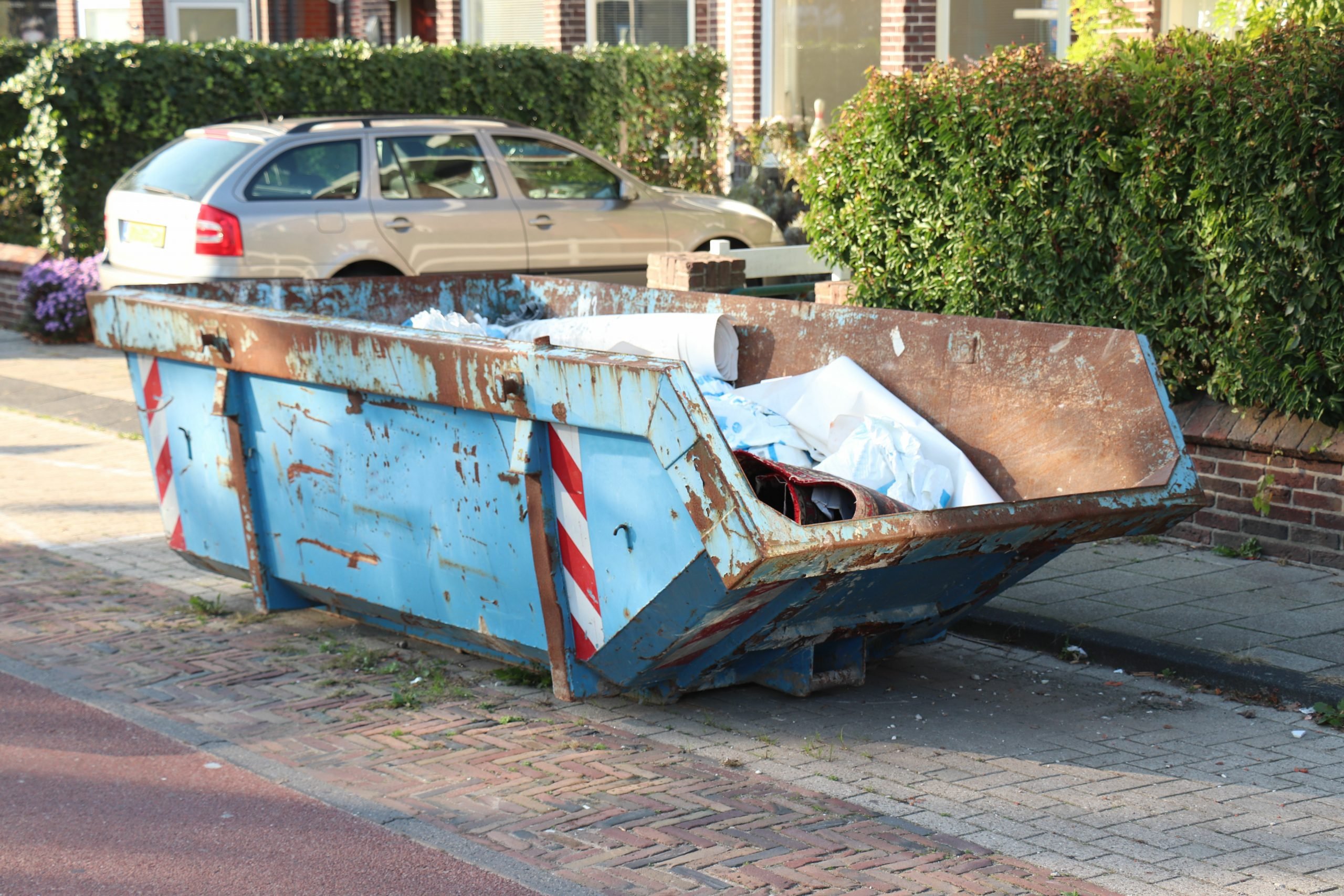 8 Yard skip in Barnet Gate